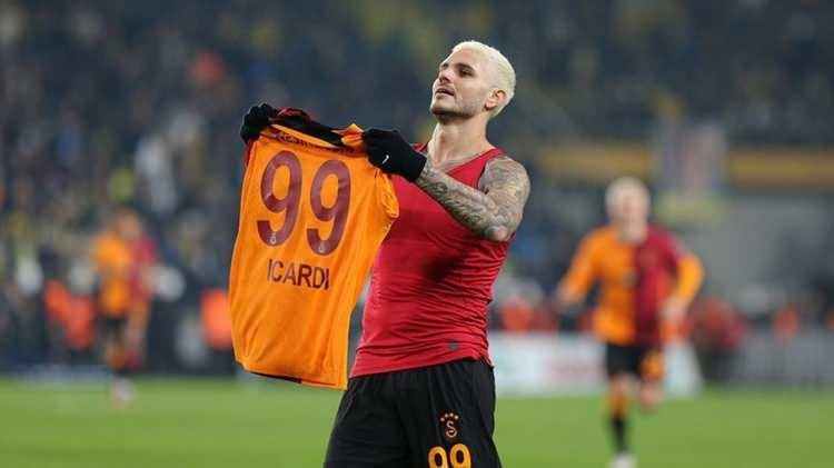 <p><strong>"Galatasaray Icardi'ye gereken ilgiyi gösteriyor. İlk aşamada onun yanına gittim ve konuştum. Galatasaray'ın onun yuvası olduğunu söyledim. Mart ayında bekliyoruz dedim. Çabuk dönmesini bekliyoruz sahalara."</strong></p>