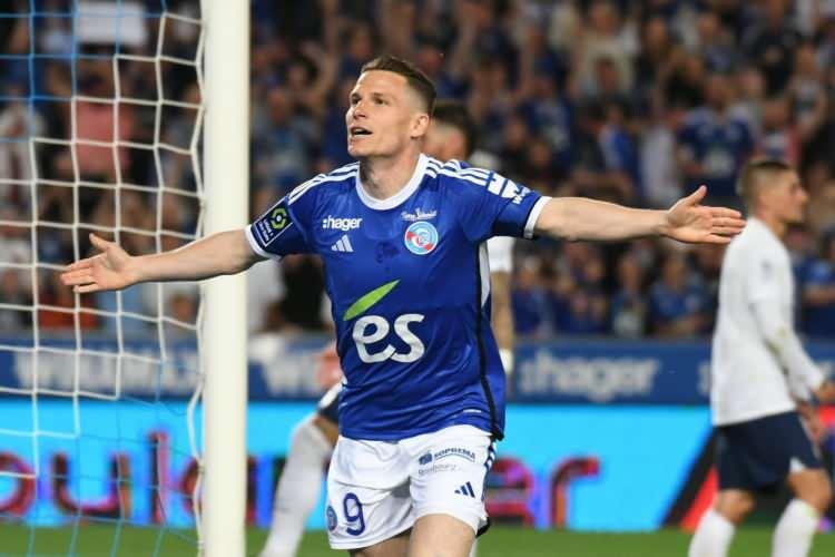 <p>10- Kevin Gameiro <br />
<br />
* 36 penaltı (Attığı penaltı)<br />
<br />
* % 75.0 (Gole çevirme oranı)</p>
