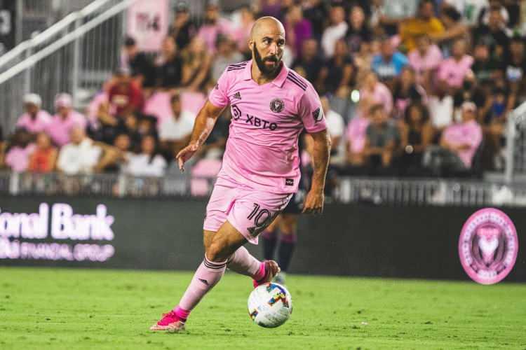 <p>8- Higuain <br />
<br />
* 30 penaltı<br />
<br />
* % 73.3</p>