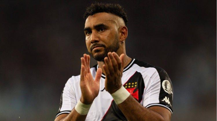 <p>6- Dmitri Payet<br />
<br />
* 32 penaltı<br />
<br />
* % 71.9<br />
</p>