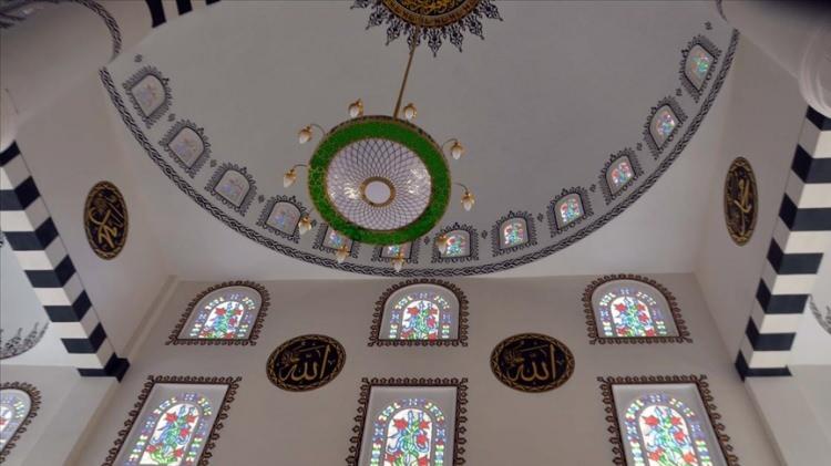<p><span style="color:inherit">Cuma günü veya gecesi Duhân Sûresini okuyana Cennette bir köşk ihsan edilir.</span></p>
<p> </p>
