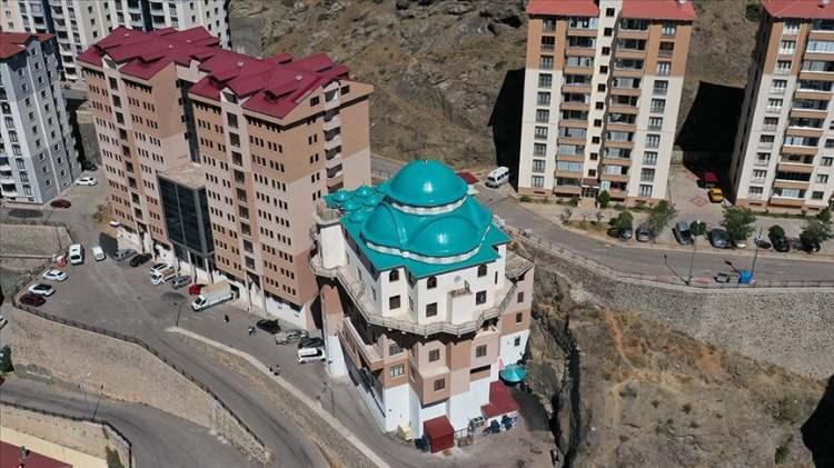 <p><span style="color:inherit">Cumartesi günleri Yahudilere, pazar günleri nasaraya[Hıristiyanlara] verildiği gibi, Cuma günü, Müslümanlara verildi. Bugün, Müslümanlara hayır, bereket, iyilik vardı</span></p>

<p> </p>
