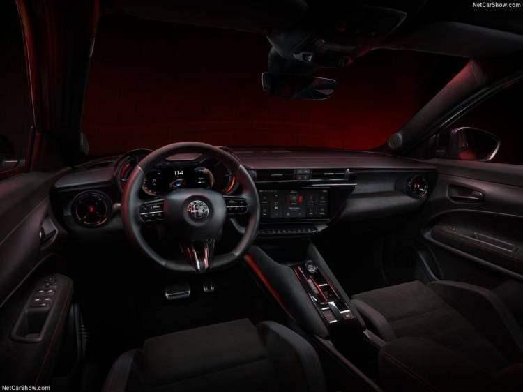 <p><span style="color:#B22222"><strong>ALFA ROMEO’NUN YENİ SUV'U 'JUNIOR'UN TÜRKİYE'DE TESLIMATLARI BAŞLADI! FİYATIYLA DENGELERİ SARSTI! SIPARİŞ YAĞDI</strong></span></p>