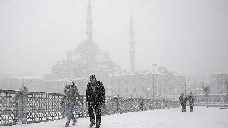 <p><span style="color:#B22222"><strong>SAĞANAK ETKİLİ OLACAK</strong></span></p>

<p>Meteoroloji Genel M&uuml;d&uuml;rl&uuml;ğ&uuml; tarafından yapılan son tahminlere g&ouml;re; Kıyı Ege, Batı Akdeniz kıyıları, Doğu Akdeniz, Doğu Anadolu'nun g&uuml;neyi, G&uuml;neydoğu Anadolu ile Edirne, Kırklareli, &Ccedil;anakkale, &Ccedil;evrelerinin yağmur ve sağanak yağışlı ge&ccedil;eceği tahmin ediliyor.</p>
