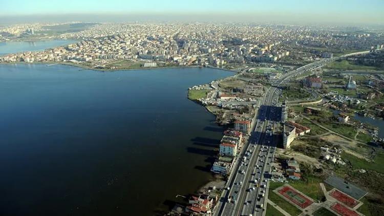 <p>- Pendik</p>
<p> </p>
<p>- Ortalama kira: 25 bin TL</p>
<p> </p>
<p>- Amortisman süresi: 11-13 yıl</p>
<p> </p>
<p>- Yıllık kira getirisi yüzde 8</p>
<p> </p>
