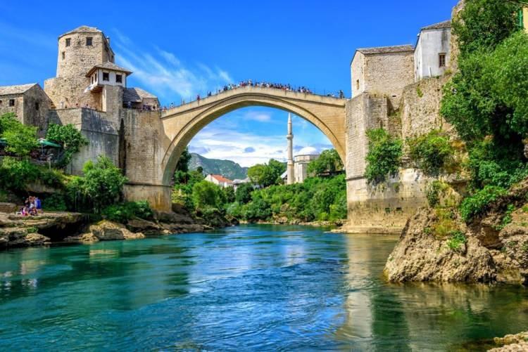 <p><strong>MOSTAR (BOSNA-HERSEK)</strong></p>
<p>Dar taş sokakları ve köprüsüyle Osmanlı'nın etkisinin halen görüldüğü tatlı şehir...</p>