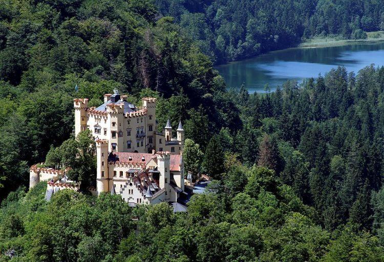 <p><strong>HOHENSCHWANGAU KALESİ (ALMANYA)</strong></p>