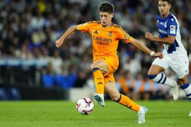 <p>Milli futbolcunun adı birçok dev takımla yan yana anılırken son zamanlarda Arsenal iddiaları oldukça artmıştı.</p>