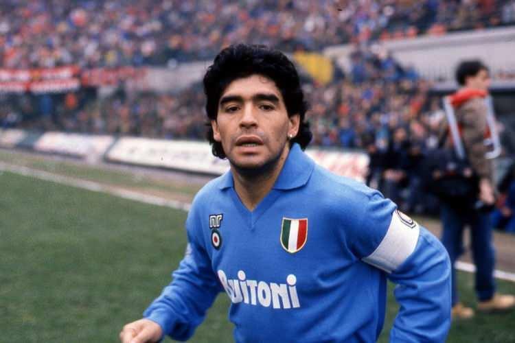 <p><strong>Calciomercato'da yer alan haberde,</strong> dünya futbolunun en büyük yıldızlarından <strong>Diego Maradona</strong>'nın efsanesi olduğu İtalyan devi <strong>Napoli'</strong>nin <strong>Arda Güler</strong>'i takibe aldığı ve kadrosuna katmak için harekete geçebileceği belirtildi.</p>