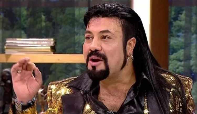 <p><strong>Kobra Murat lakabıyla adını geniş kitlelere duyuran Murat Divandiler, yaptırdığı 4 katlı altın kaplama eviyle g&uuml;ndem oldu.&nbsp;</strong></p>
