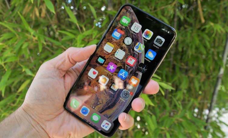 <p><strong><span style="color:#B22222">11)  İPHONE XR - XS - XS MAX </span> |  151 MİLYON</strong></p>
