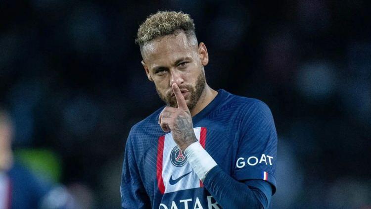 <p><span style="color:#B22222"><em><strong>Brezilyalı yıldız futbolcu Neymar, son yatırımıyla gündem oldu. Paraya para demeyen ünlü futbolcular arasında yer alan Neymar, bu yatırımıyla en pahalı evine sahip oldu. İşte ünlü futbolcunun dudak uçuklatan o evi...</strong></em></span></p>