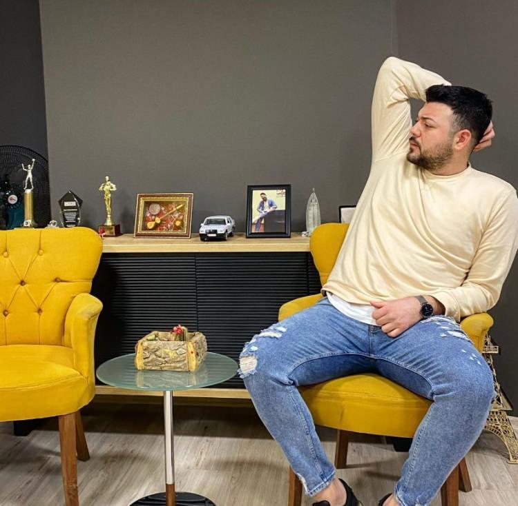 <p><span style="color:#FF0000"><strong>5 YIL HAPSİ İSTENİYOR</strong></span></p>
<p><span style="color:#000000"><strong>Şikayet sonrası gözaltına alınan Eraslan, emniyette verdiği ifadesinde Erkan Y.'nin küfür ederek kendisini tahrik ettiğini bu nedenle dayanamayarak darp ettiğini ancak pişman olduğunu dile getirdi.</strong></span></p>