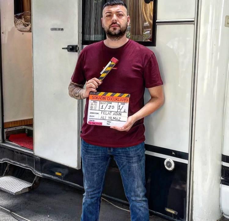 <p><span style="color:#000000"><strong>"Sokağın &Ccedil;ocukları", "Dedemin G&ouml;zyaşları", "O Hayat Benim" gibi başarılı projelerle adından s&ouml;z ettiren oyuncu Kubilay Eraslan, dava skandalıyla g&uuml;ndem oldu.&nbsp;</strong></span></p>
