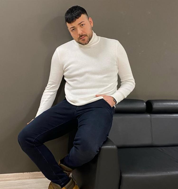 <p><span style="color:#000000"><strong>İstanbul Cumhuriyet Başsavcılığı tarafından yürütülen soruşturma kapsamında üzerine atılı suçlamaları kabul eden ünlü oyuncu hakkında, 'Tehdit' ve 'Kasten Yaralama' suçları kapsamında 5 yıla kadar hapis istemiyle iddianame düzenlendi.</strong></span></p>
