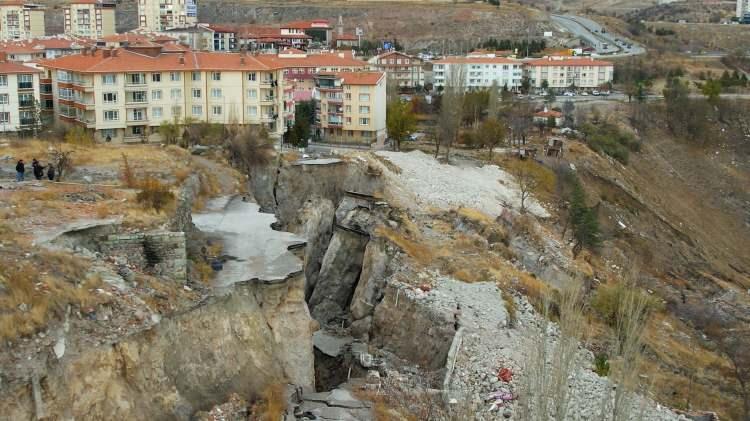 <p><strong>Etrafta hiçbir güvenlik önlemi yok. İnsanlar korku içinde yaşıyor, sürekli bir şey olacak diye tetikteyiz. </strong></p>
