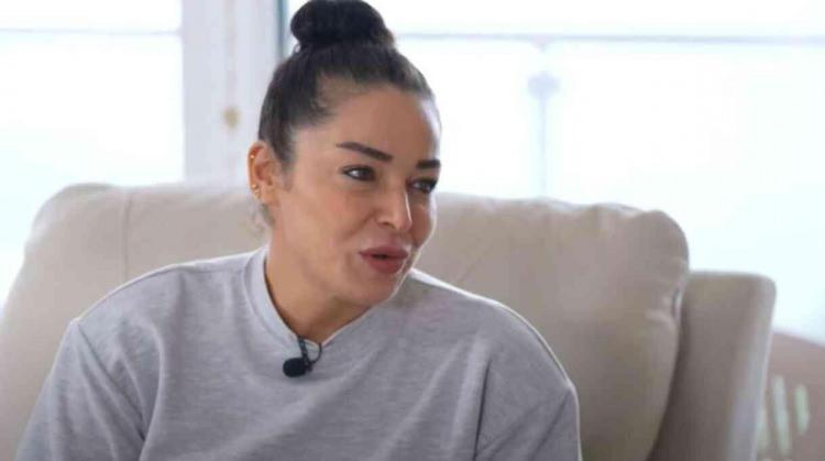 <p>Sarıyer'de orman ve deniz manzaralı 6 oda bir salon dublekste oturan Kaya, zamanının &ccedil;oğunu burada ailesiyle ge&ccedil;iriyor.&nbsp;</p>
