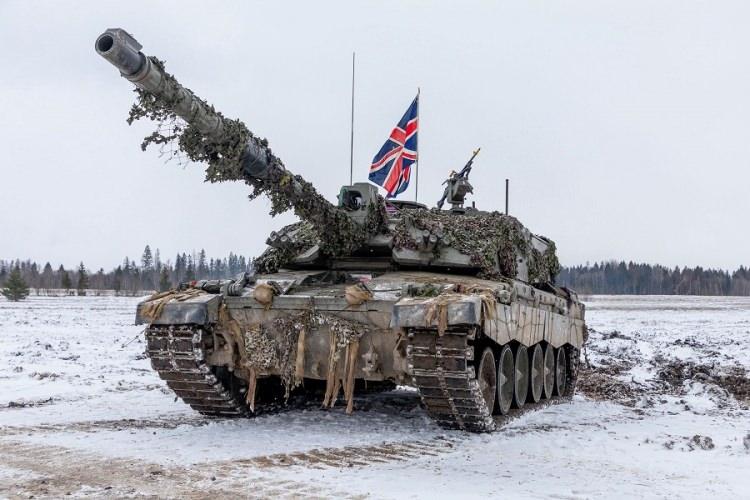 <p><strong>TANK</strong></p>