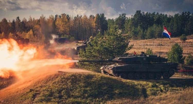 <p><strong>TANK</strong></p>