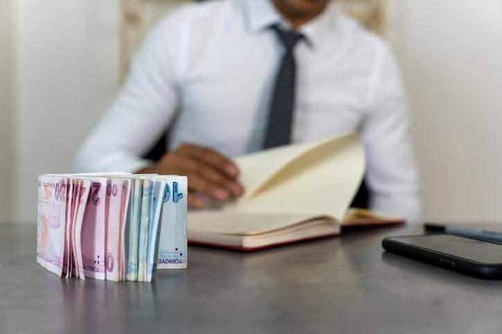 <p>O günün 100 lirası bugünün bin lirasına denk geliyor.</p>
<p>Konutun değeri ise yüzde bin 950 oranında yükseldi.</p>
<p>2014'ten bu yana enflasyon 10 kat, konut fiyatı 20 kat artış gösterdi.</p>