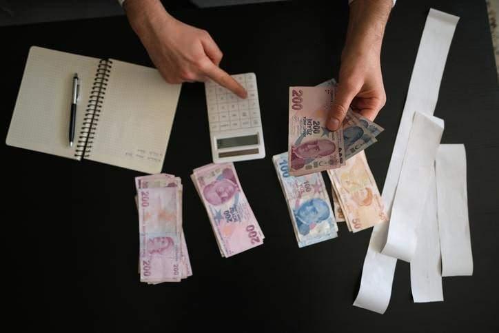 <p>En yüksek fiyat artışı yüzde 2 bin 642 ile Aydın, Denizli, Muğla bölgesinde gerçekleşti.</p>
<p>Onu yüzde 2 bin 492 ile Balıkesir ve Çanakkale kentleri takip etti.</p>
<p>Üçüncü sırada yüzde 2 bin 483 ile Antalya, Burdur, Isparta yer aldı.</p>