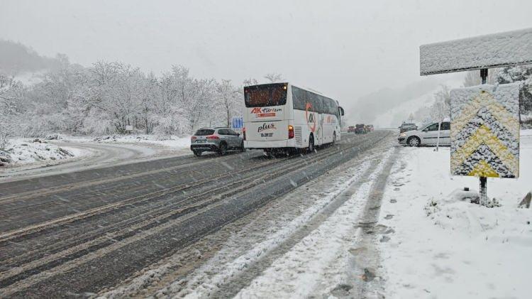 <p><strong>KOCAELİ</strong></p>

<p>Kocaeli'nin bazı ilçelerinde yüksek kesimlerde kar yağışı görüldü.</p>
