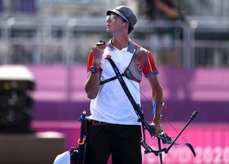 <p>2020 Tokyo Olimpiyat Oyunları'nda klasik yay bireysel kategorisinde m&uuml;cadele eden milli sporcu Mete Gazoz'un kazandığı m&uuml;sabaka sonrasındaki sembolleşen sevin&ccedil; anı</p>
