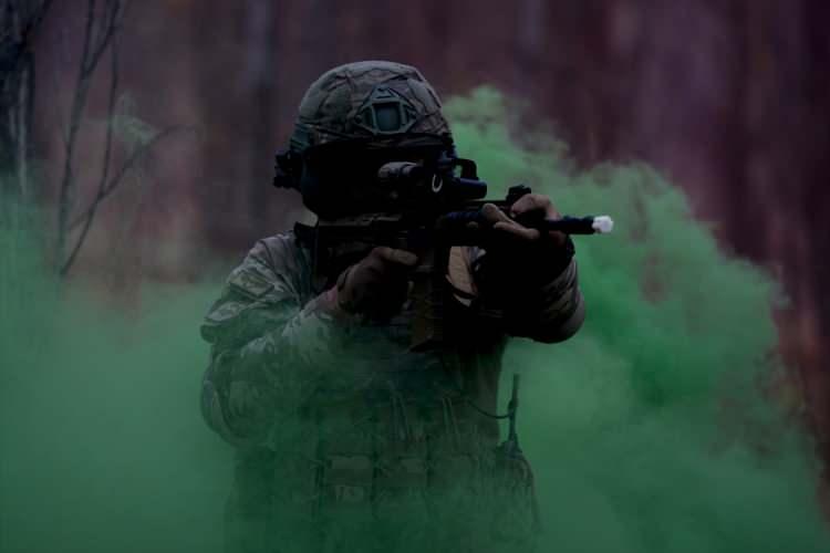 <p>Özel Kuvvetler Komutanlığı bünyesindeki personel her alanda sürekli eğitimlerine meslek hayatı boyunca devam ediyor.</p>
<p> </p>
<p>Bu kapsamda kurulan Sıhhiye Simülasyon Eğitim Merkezi'nde ise tim personelinin muharebe alanında yaralıya müdahale eğitimlerini en gerçekçi şartlar altında gerçekleştirmeleri maksadıyla hizmet veriliyor.</p>