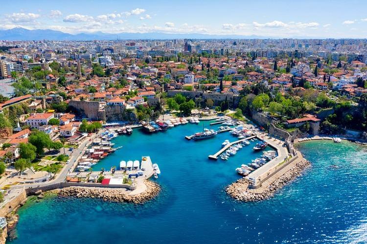 <p><span style="color:#B22222"><strong>5)  ANTALYA</strong></span></p>
