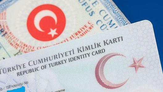 <p><span style="color:#B22222"><strong>Adrese Dayalı Nüfus Kayıt Sistemi verilerine göre, 2023 yılı içerisindeki nüfusa dahil olan kişilerin soy isimlerinden en çok kullanılan ikinci isim ise 888.828 kayıt ile </strong></span><span style="color:#0000CD"><strong>"KAYA"</strong></span><span style="color:#B22222"><strong> olarak belirlenmiştir.</strong></span></p>