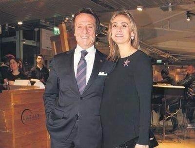 <p>Zorlu ailesi</p>
<p> </p>