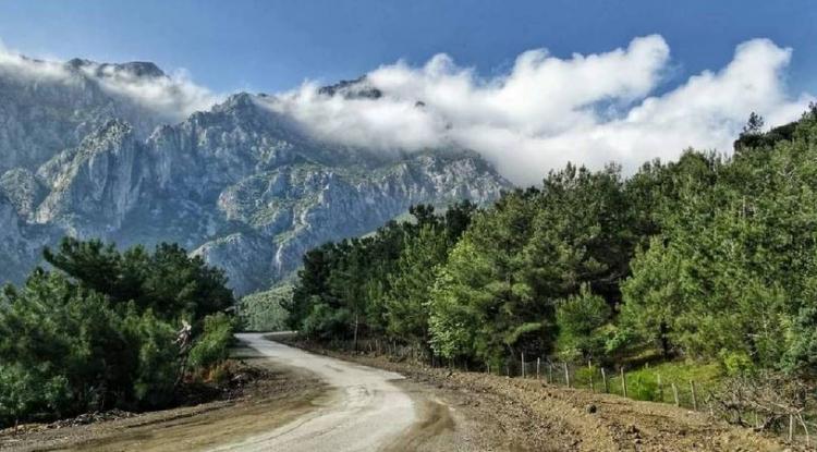 <p>Bu nedenle, hava trafiği g&uuml;venliği i&ccedil;in Spil Dağı'nın &uuml;zerinde u&ccedil;uşlar yasaklanmış durumda.</p>
