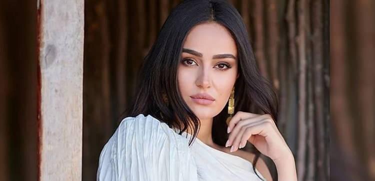 <p><span style="color:#B22222"><strong>SUUDİ ARABİSTAN'DA KARŞISINA ÇIKTI</strong></span></p>
<p><strong>Doğan, yurt içi ve yurt dışı konserlerini en önde izlemeye devam edip yakın arkadaşlarını arayıp "Beni onunla konuşturun" diyen ve son olarak kuzeni ile gittiği Suudi Arabistan'da o kişiyle karşılaşınca daha da çok korktu.</strong></p>
<p> </p>