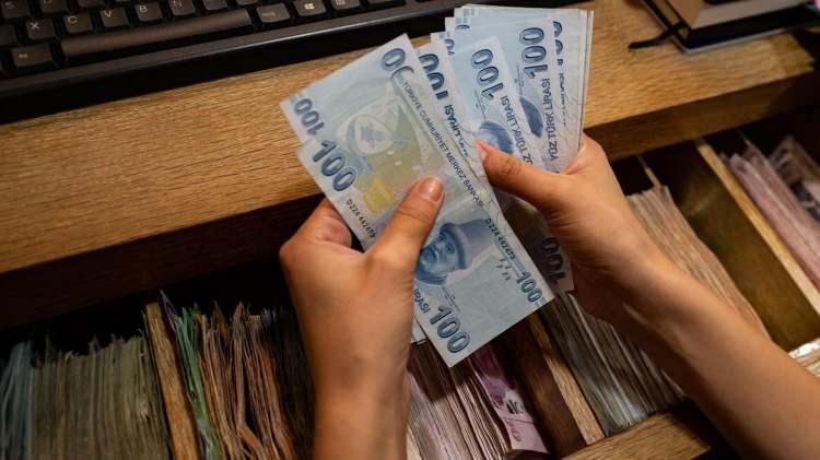 <p><strong>MEMUR VE EMEKLİ NE KADAR ZAM ALACAK? </strong></p>
