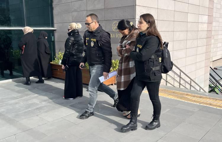 <p>Takibe alınan Ceylan Ç.’nin aracı, Tepebaşı ilçesi Çamlıca Mahallesi’nde durduruldu.</p>
