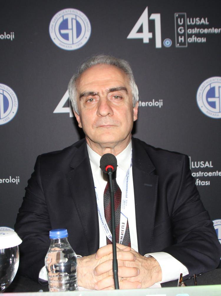 <p><span style="color:rgb(178, 34, 34)">MODERN YAŞAM TARZI, RİSK FAKTÖRLERİNİ DE BERABERİNDE GETİRİYOR</span></p>
<p>Kongre Başkanı Prof. Dr. Aykut Ferhat Çelik ise inflamatuar bağırsak hastalıklarının giderek arttığına işaret etti.</p>
<p> </p>