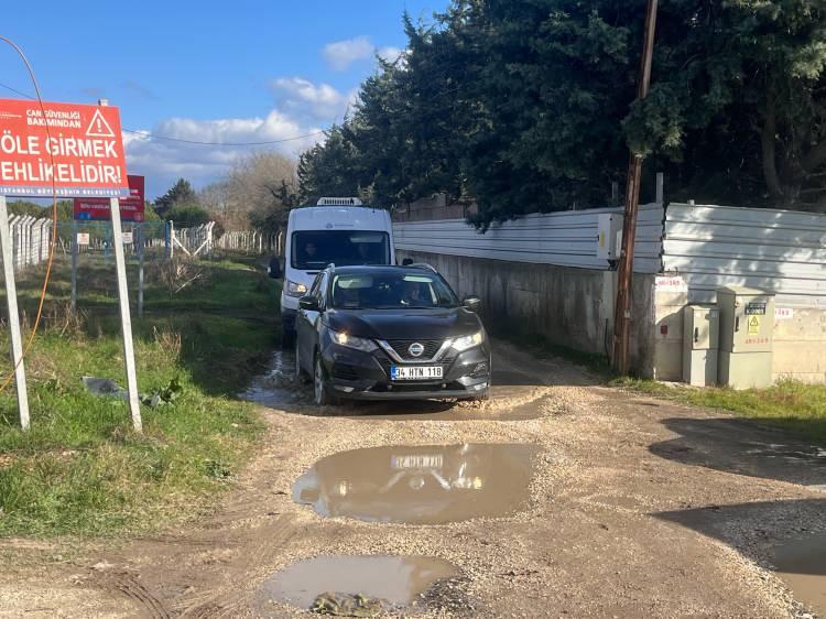 <p>Gözü dönen Bahtiyar Aladağ'ın Esenyurt Fatih Mahallesi 853 Sokağa giderek dayısının oğlu Şadan Serdar Büke'yi öldürüp araç içerisinde intihar ettiği belirtildi.</p>

<p> </p>
