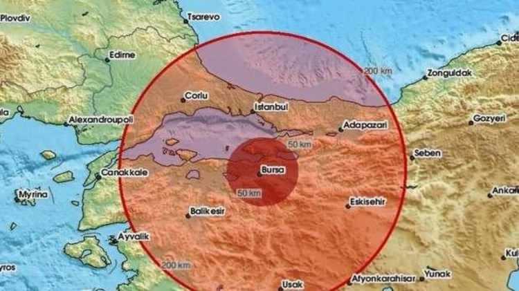 <p>Benzer şekilde Balıkesir il merkezinden geçen 7.2 büyüklükte deprem üretme potansiyeline sahip Balıkesir-Gökçeyazı Segmenti 2 bin yıldır kırılmayan bir parçadır; Özellikle buraların tehlikesine dikkat çekmemiz gerekiyor. Türkiye'nin birçok yerinde deprem üretme zamanını doldurmuş ve yeterli gerilimi biriktirmiş faylar var. Yapılan çalışmalara göre, sismik boşluk olarak değerlendirilen bu faylar, yakın bir gelecekte tekrar deprem olacağını gösteriyor; Fakat depremin tam zamanını bilemiyoruz. Kahramanmaraş'ta 6 Şubat'ta 7.7 ve 7.6 büyüklüğünde deprem oldu.</p>
