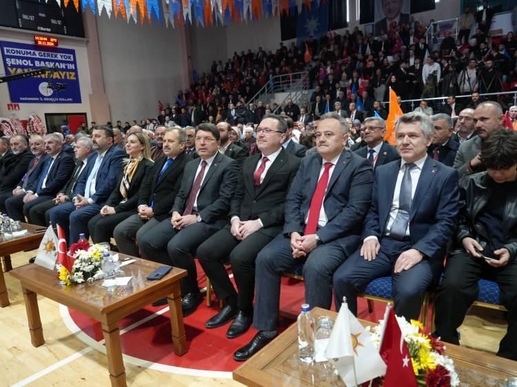 <p>Kastamonu'da ilk olarak Vali Meftun Dallı'yı makamında ziyaret eden Bakan Tunç, ardından Hüsnü Tandoğan Spor Salonu'nda gerçekleştirilen kongreye katıldı. </p>
