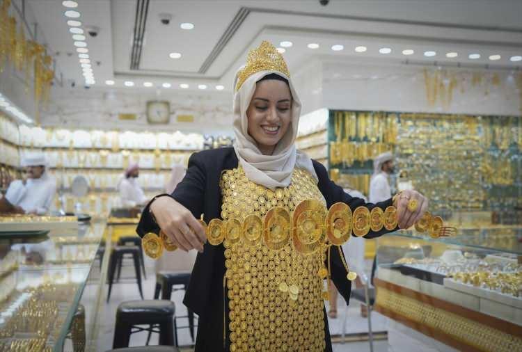 <p>Çaldağ, "Türkiye'nin altın ihracat rakamlarına baktığımızda, son 10 ayda 2,1 milyar dolar Birleşik Arap Emirlikleri'ne ihracat yapılmış gözüküyor. Burada Türk ürünleri tercih ediliyor, demek oluyor bu." ifadelerini kullandı.</p>
<p> </p>