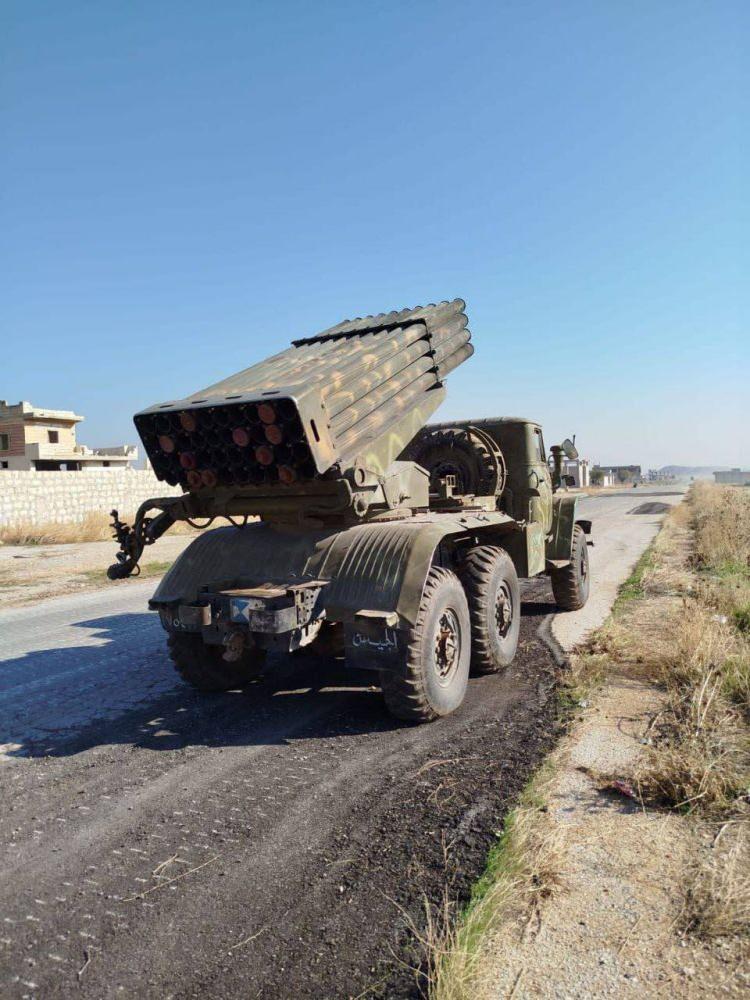 <p>Suriye'de, dün Halep kent merkezine giren Esed rejimi karşıtı silahlı gruplar, birçok mahallede hakimiyet sağlayarak kentin büyük kısmını ele geçirdi.</p>
