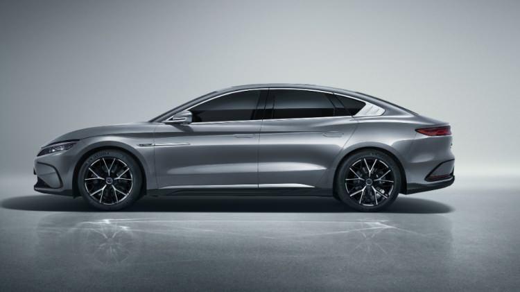 <p>BYD HAN TÜRKİYE FİYATI<br />
<br />
BYD HAN, 3 milyon 200 bin lira fiyatıyla BYD showroomlarında aralık ayının ikinci haftası itibarıyla yerini alacak.<br />
</p>