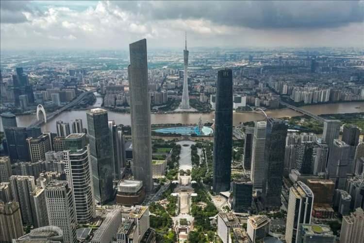 <p>9 - Çin / Shenzen-</p>

<p> </p>

<p>Kentte 41 milyarder yaşıyor.</p>
