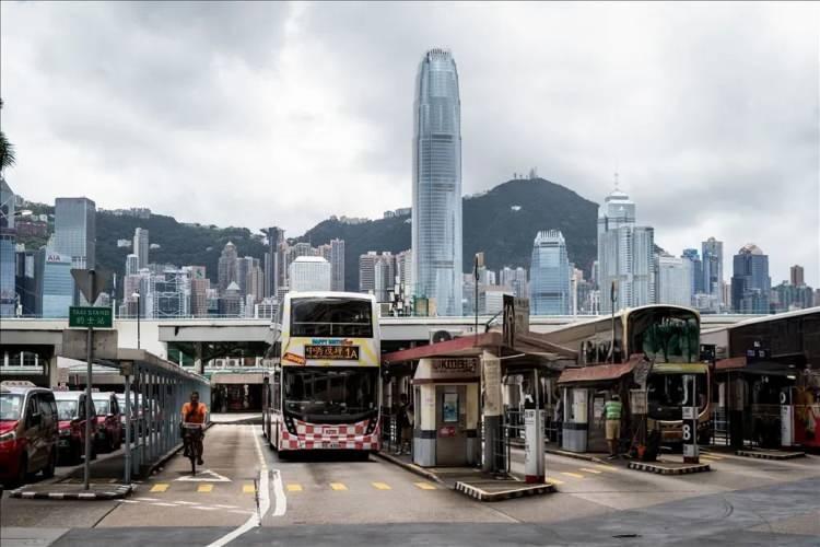<p>2 - Hong Kong-</p>
<p> </p>
<p>Hong Kong 107 milyarderle en fazla dolar milyarderinin yaşadığı ikinci şehir oldu.</p>