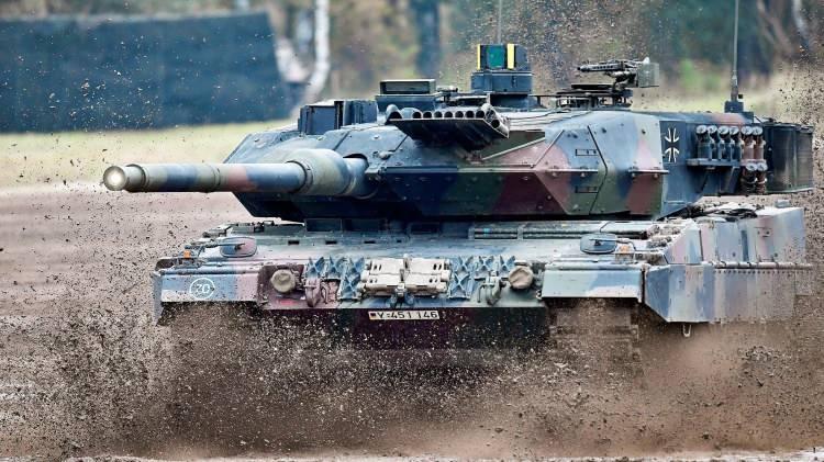 <p><strong><span style="color:#B22222">9) LEOPARD 2A7 - Almanya </span> | 67.5 KM</strong></p>
