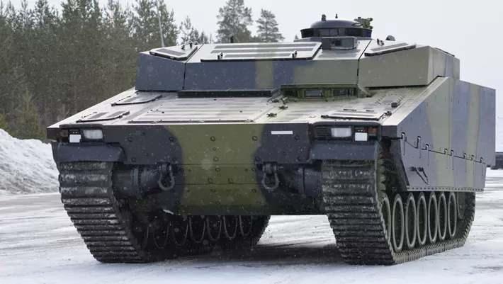 <p><strong><span style="color:#B22222">3)  CV90 ARMADILLO  -  İsveç  </span>|  80 KM</strong></p>
