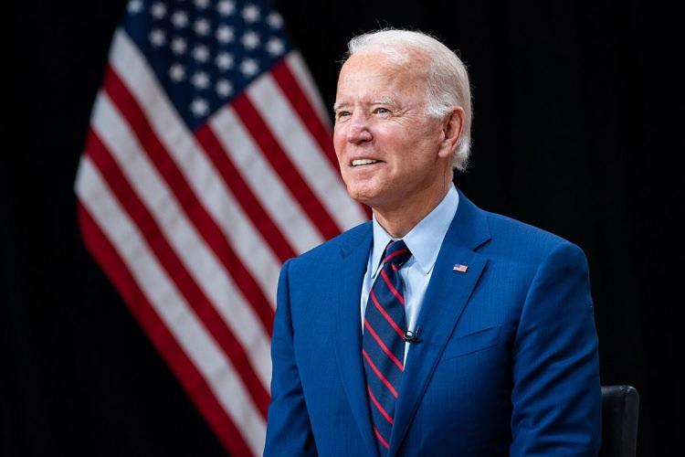 <p><strong><span style="color:#B22222">JOE BIDEN </span> | 1.73 m</strong></p>