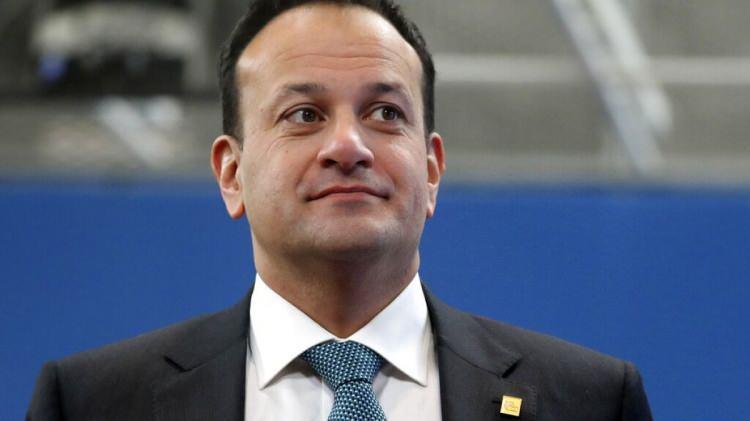 <p><strong><span style="color:#B22222">LEO VARADKAR</span>  |  1.93 m</strong></p>

<p> </p>

<p><strong>İrlanda Başkanı</strong></p>
