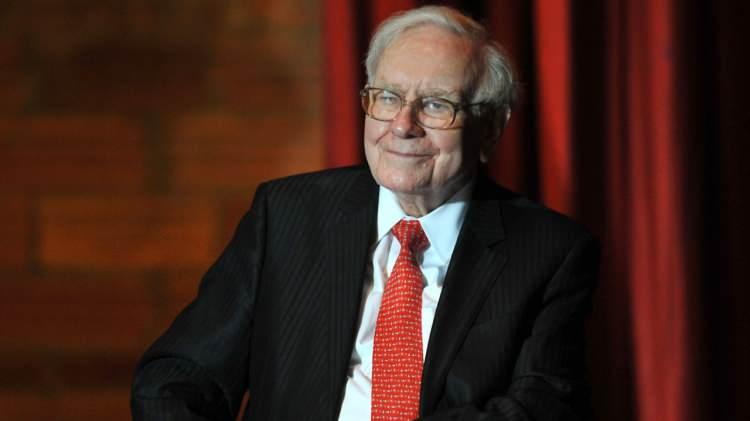 <p><strong>Buffett 2 gün önce yayımladığı mektubunda “Bir hanedan oluşturmak ya da çocuklarımın ötesine geçen bir plan yapmak hiç istemedim. Üçünü de çok iyi tanıyorum ve onlara tamamen güveniyorum. Gelecek nesiller ise başka bir mesele. Değişen hayırseverlik ortamında olağanüstü bir servetin dağıtımıyla başa çıkmak için sonraki nesillerin önceliklerini, zekâlarını ve sadakatlerini kim öngörebilir ki”</strong> açıklamasında bulundu.</p>

