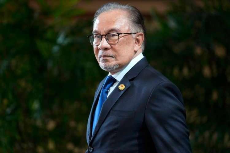 <p><strong><span style="color:#B22222">16) ANWAR IBRAHIM </span> | Malezya Başbakanı</strong></p>